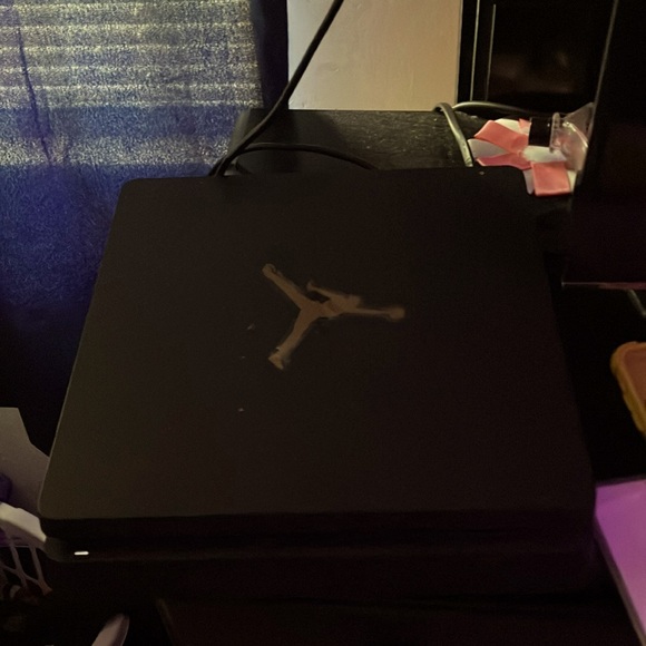 PS4 SLIM 1TB